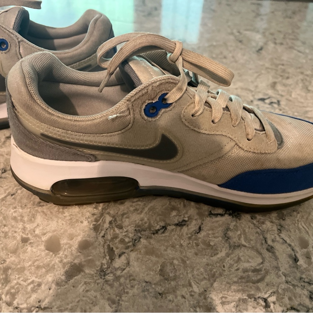Nike Air Max Motif, size 5.5 Y